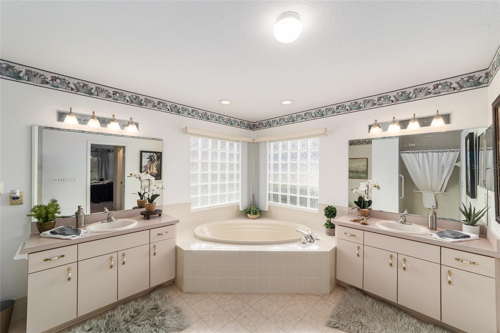 Image 37 of 63 For 13766 89th Avenue