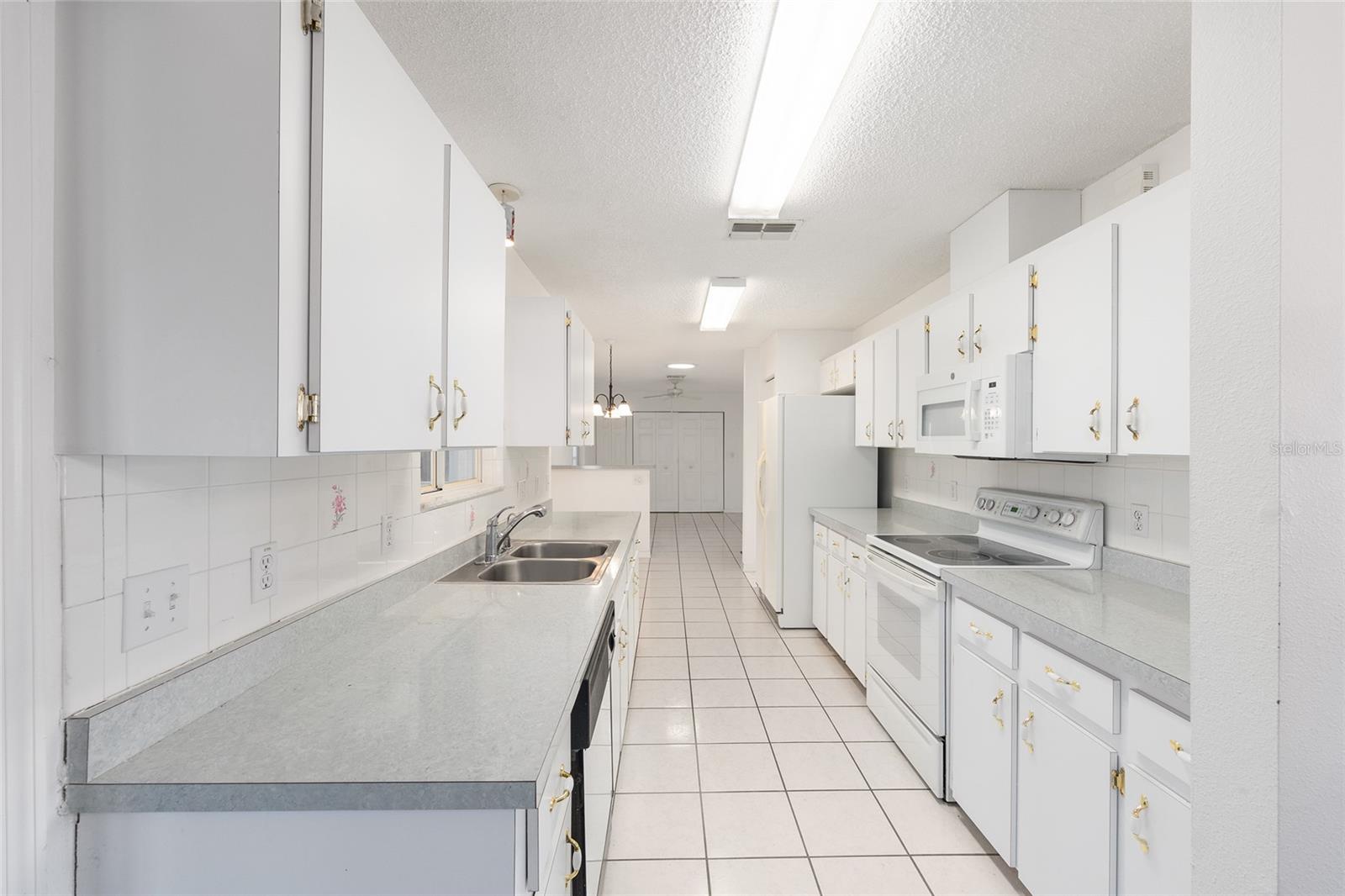 Image 12 of 37 For 6511 85th Street