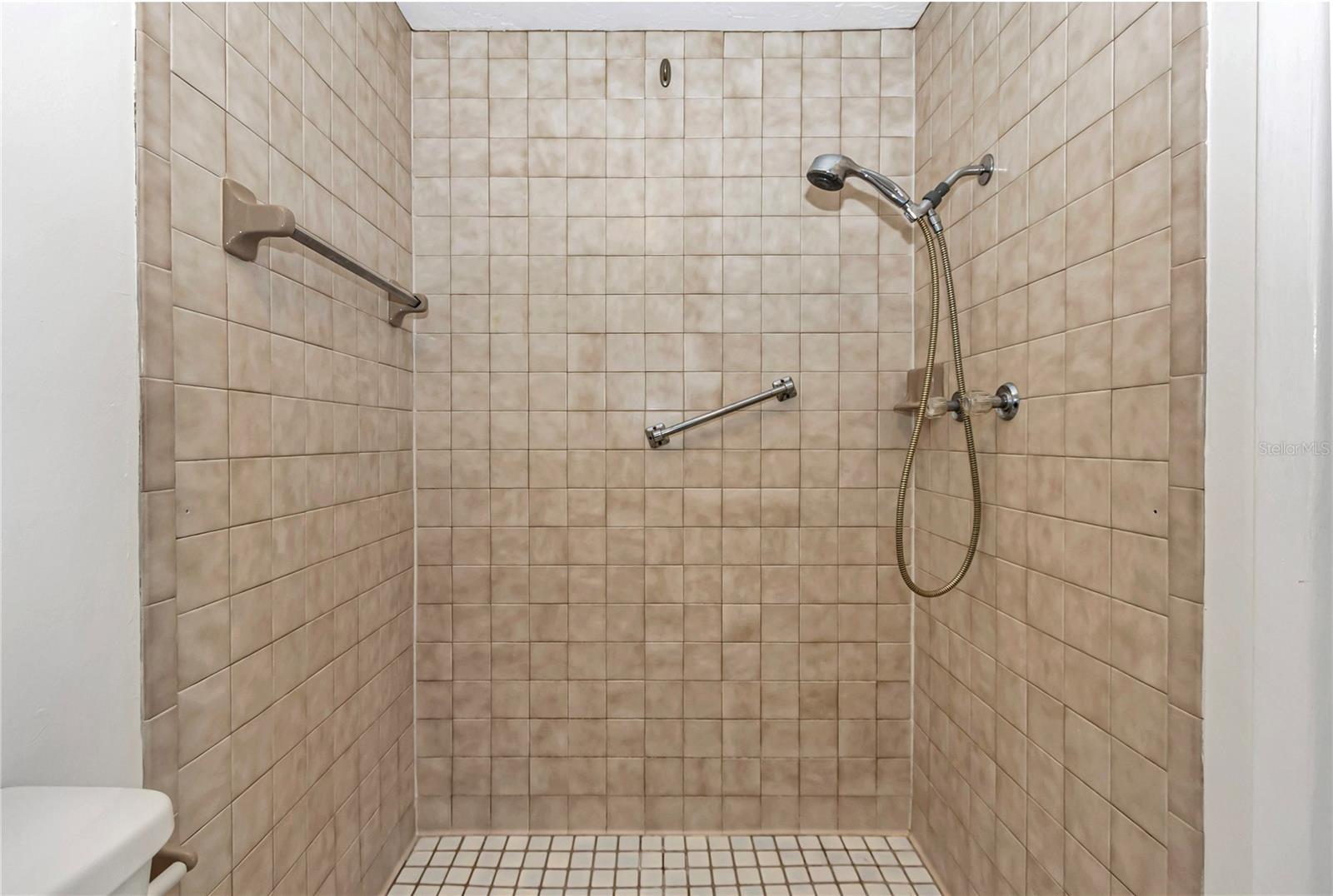 Image 23 of 38 For 11440 Blue Cove Drive