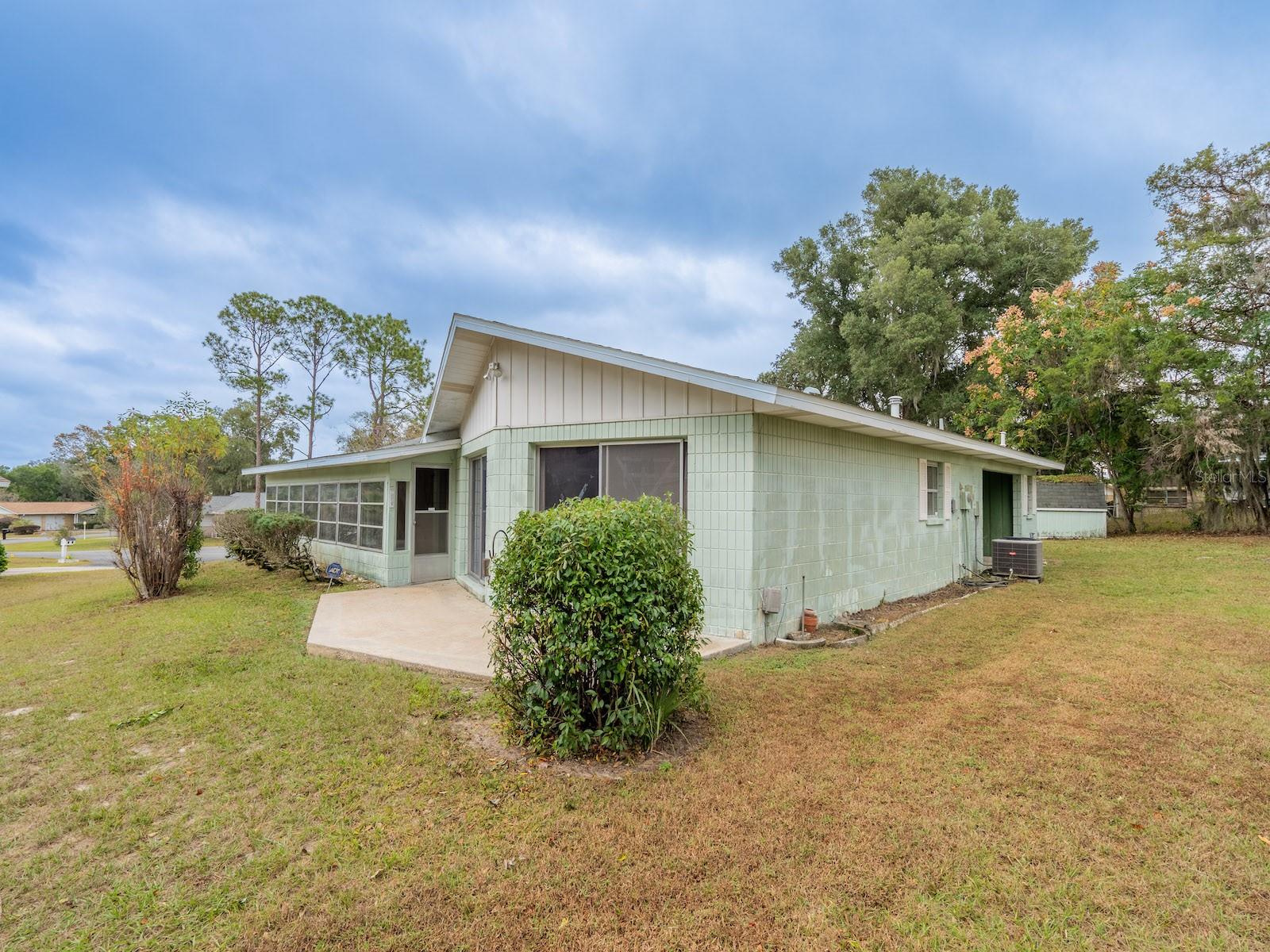 Image 33 of 44 For 5 Spring Lake Lane