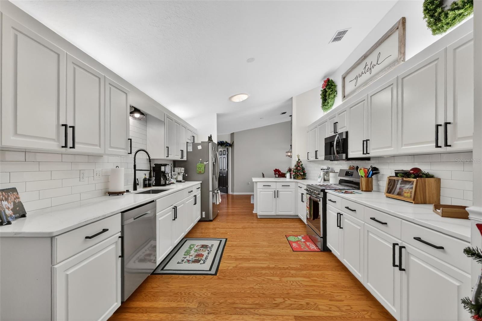 Image 18 of 33 For 9811 138th Loop