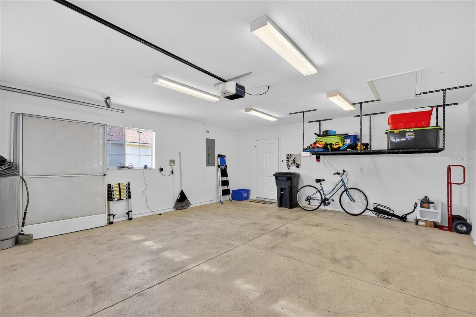 Image 23 of 33 For 9811 138th Loop