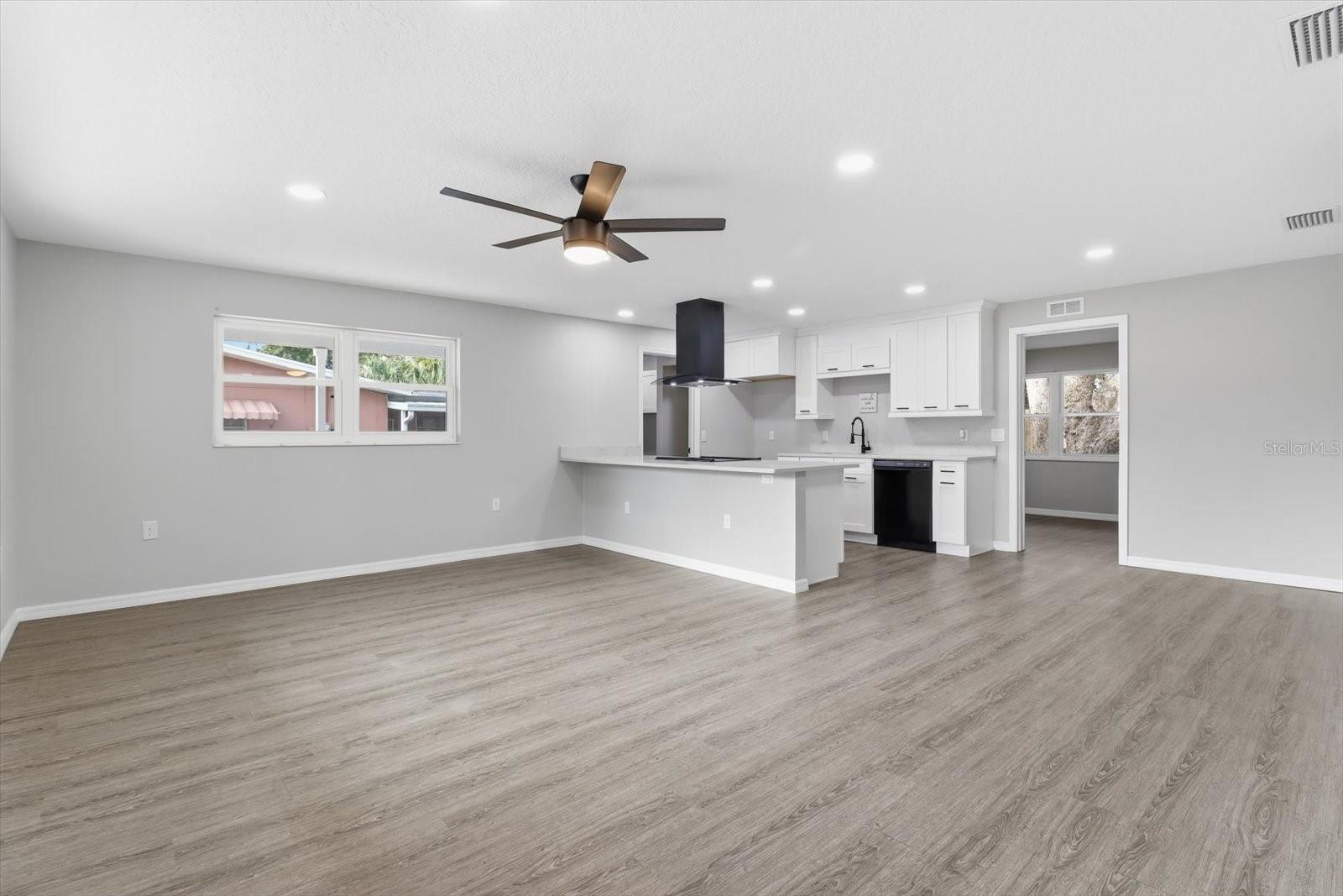 Image 7 of 38 For 14 Harrison Street