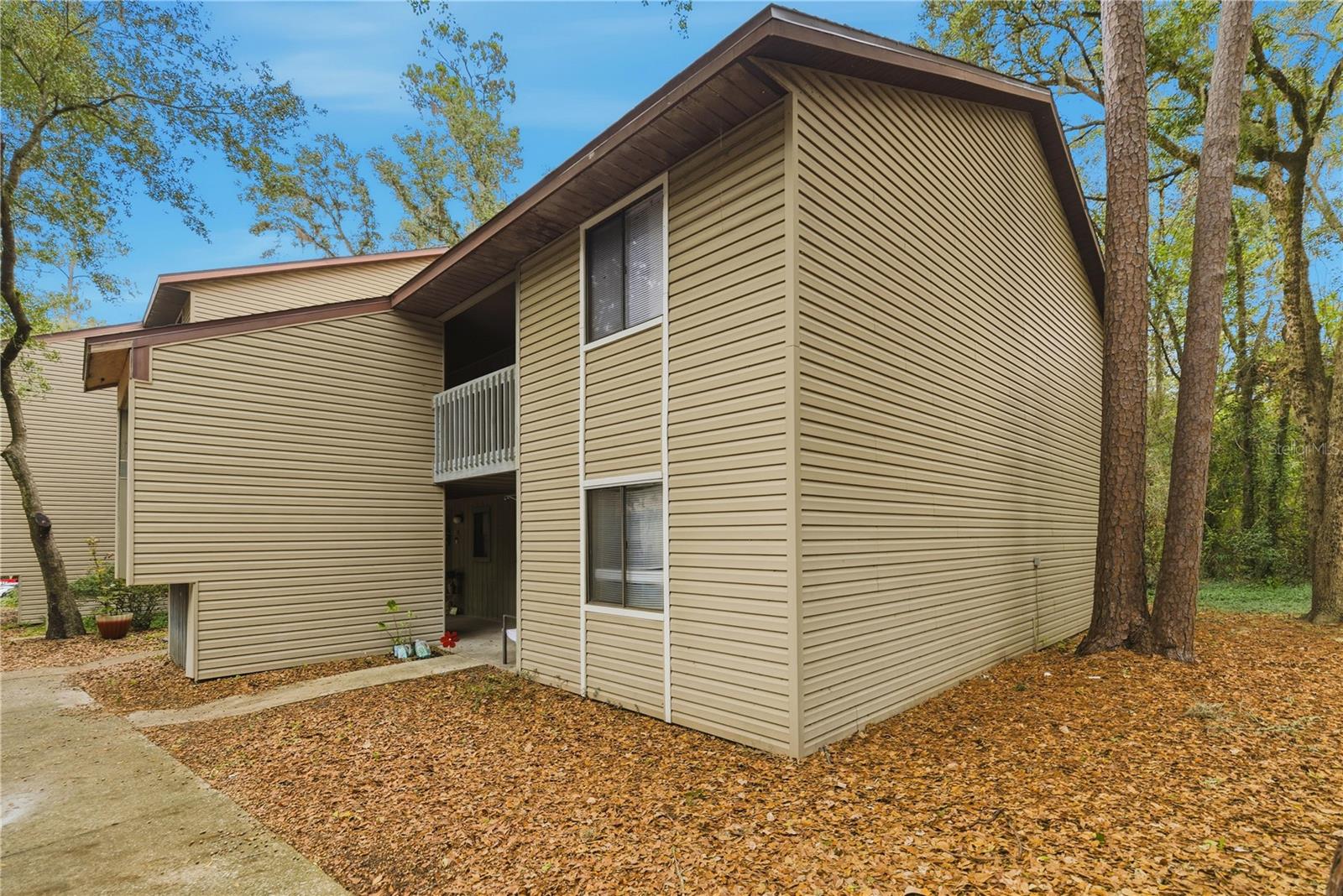 Image 16 of 18 For 105 16th Avenue N101