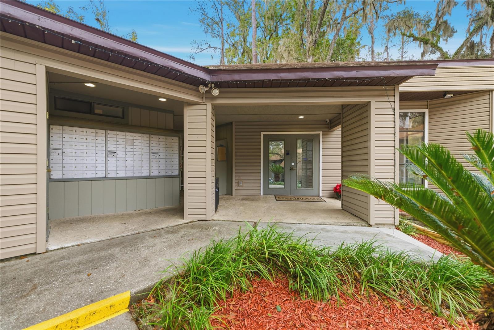 Image 3 of 18 For 105 16th Avenue N101