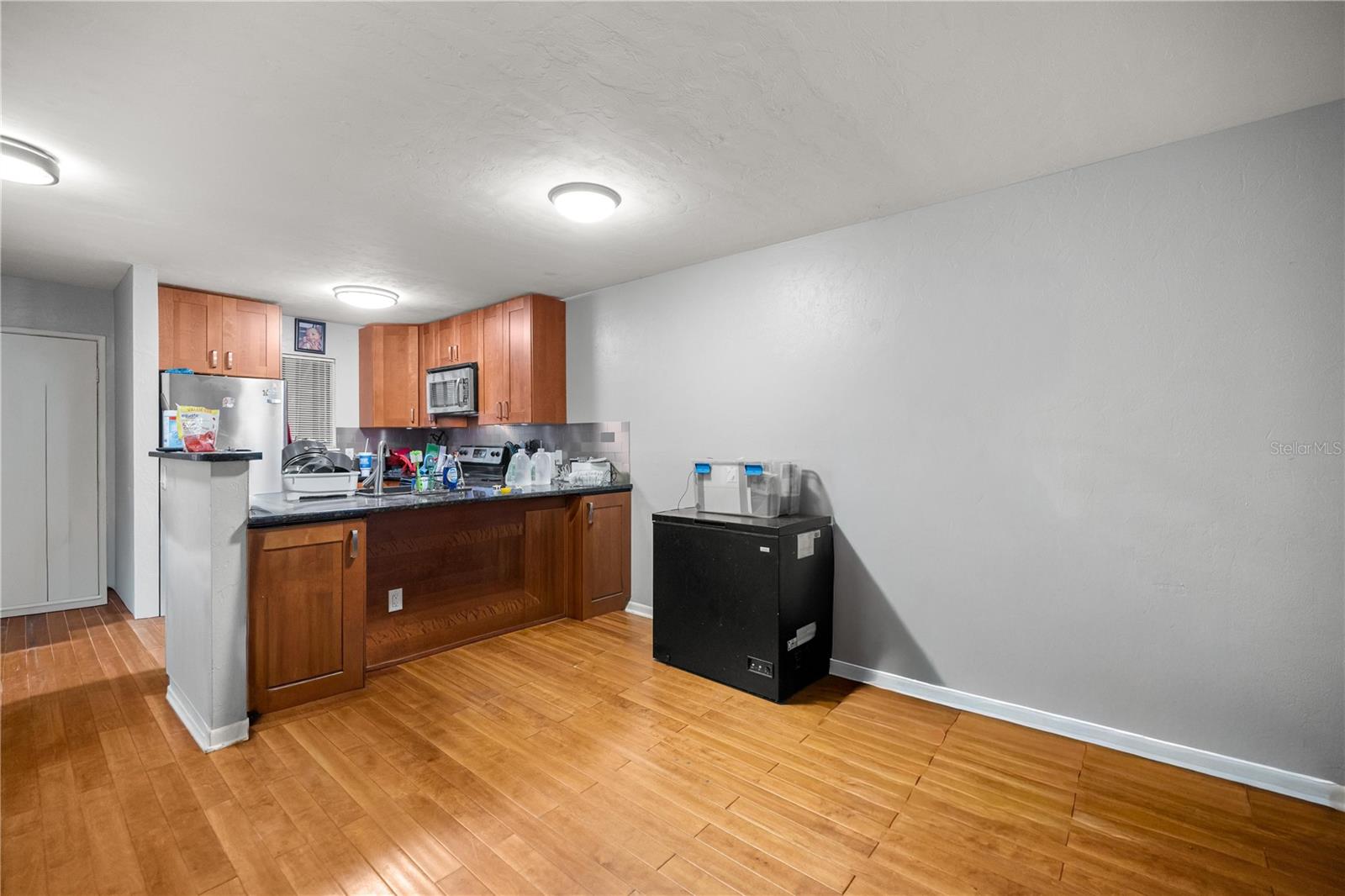 Image 6 of 18 For 105 16th Avenue N101