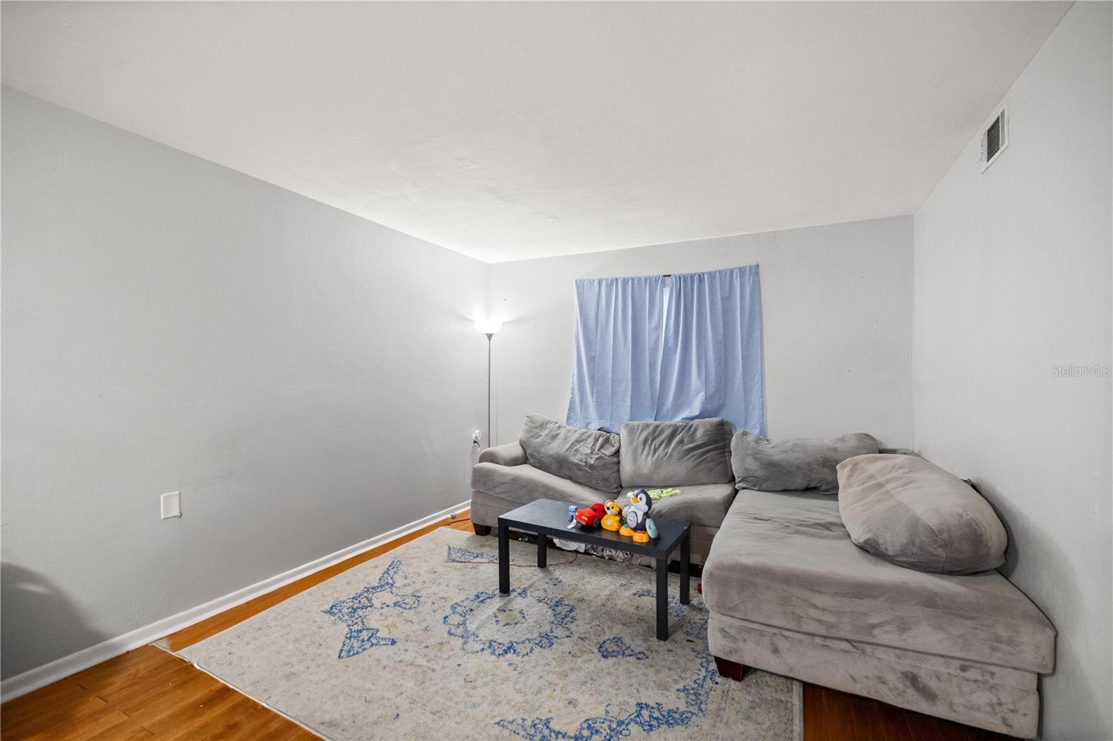 Image 7 of 18 For 105 16th Avenue N101