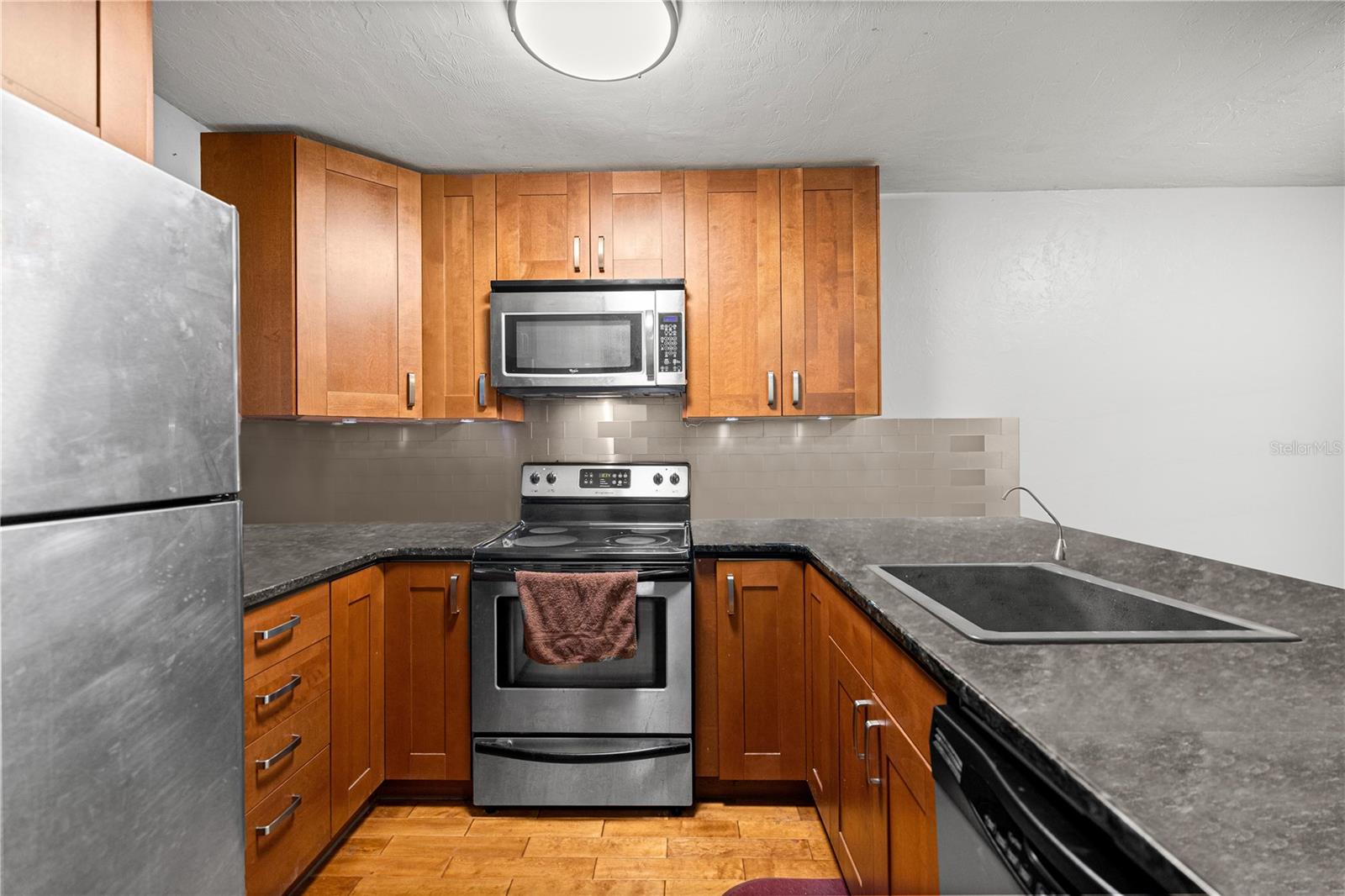 Image 8 of 18 For 105 16th Avenue N101