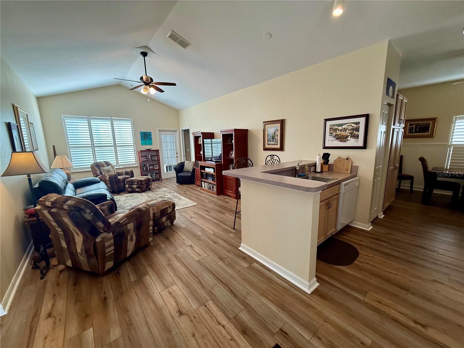 Image 5 of 36 For 11122 73rd Court