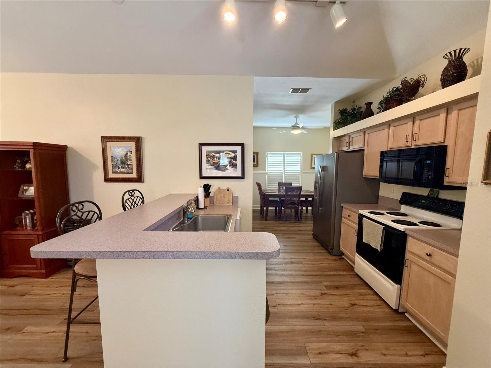 Image 6 of 36 For 11122 73rd Court