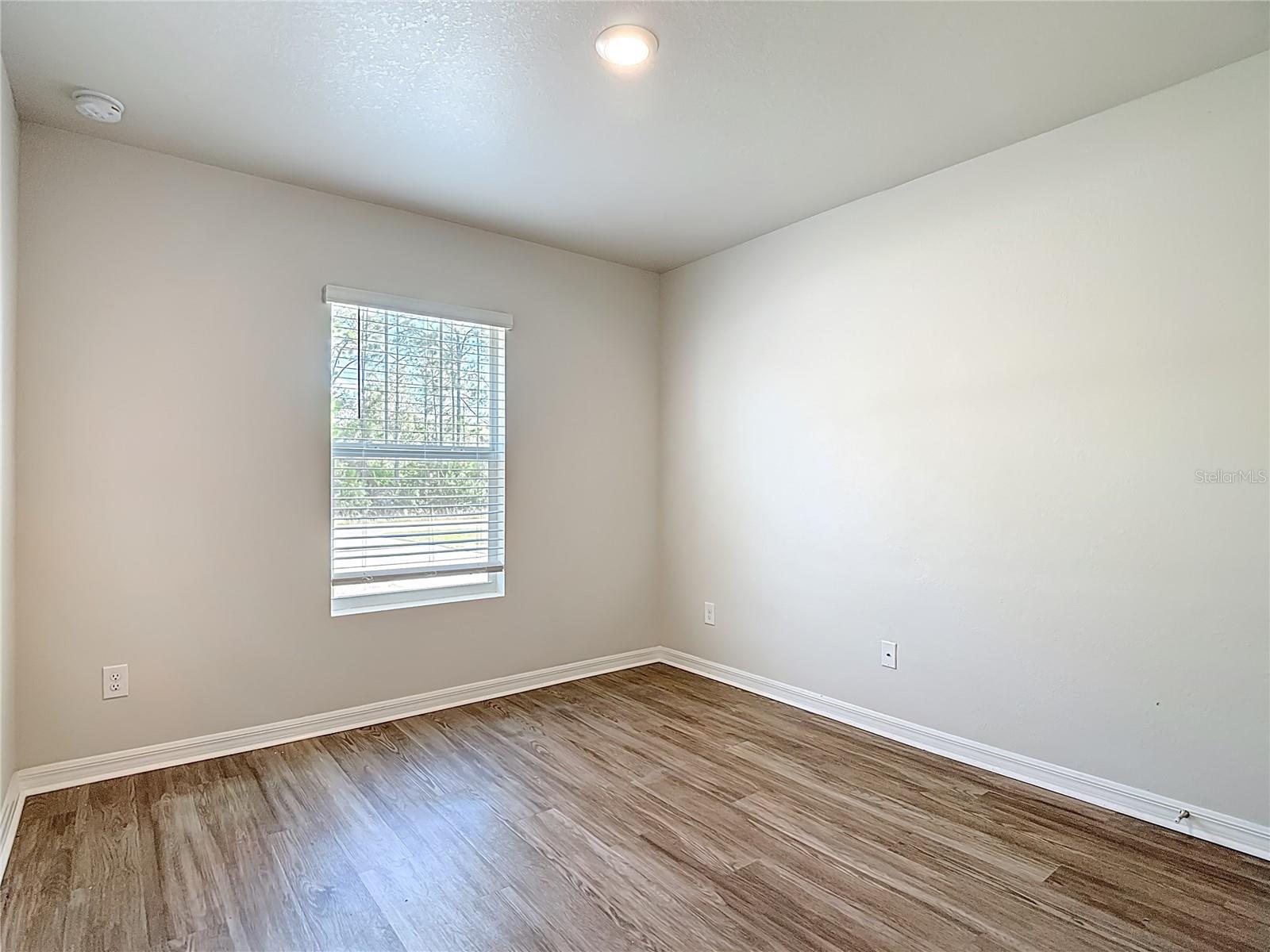 Image 18 of 29 For 378 Urbana Street