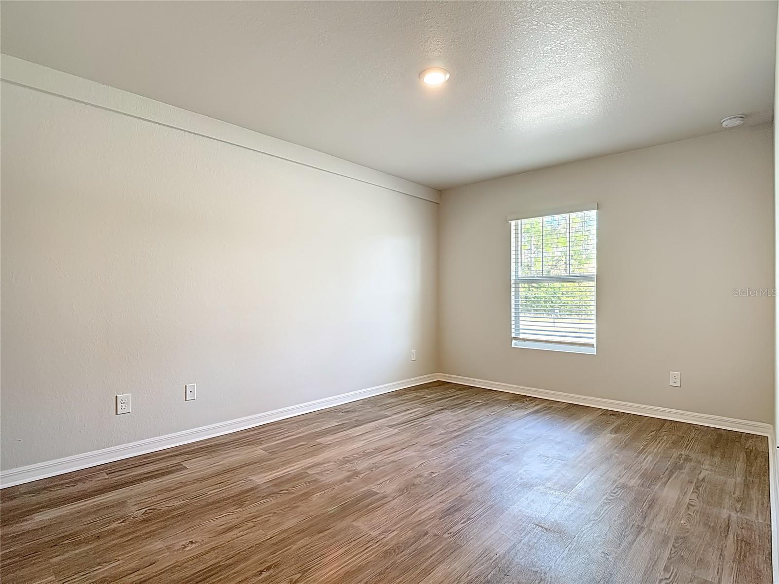 Image 21 of 29 For 378 Urbana Street