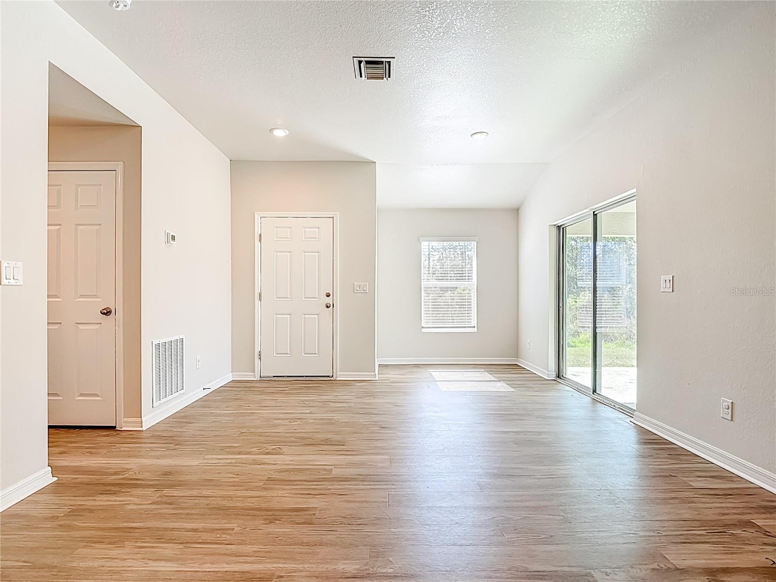 Image 6 of 29 For 378 Urbana Street