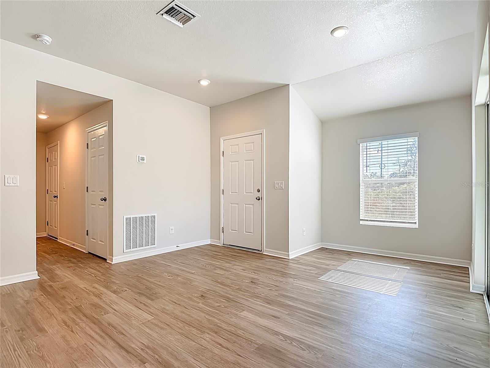 Image 7 of 29 For 378 Urbana Street