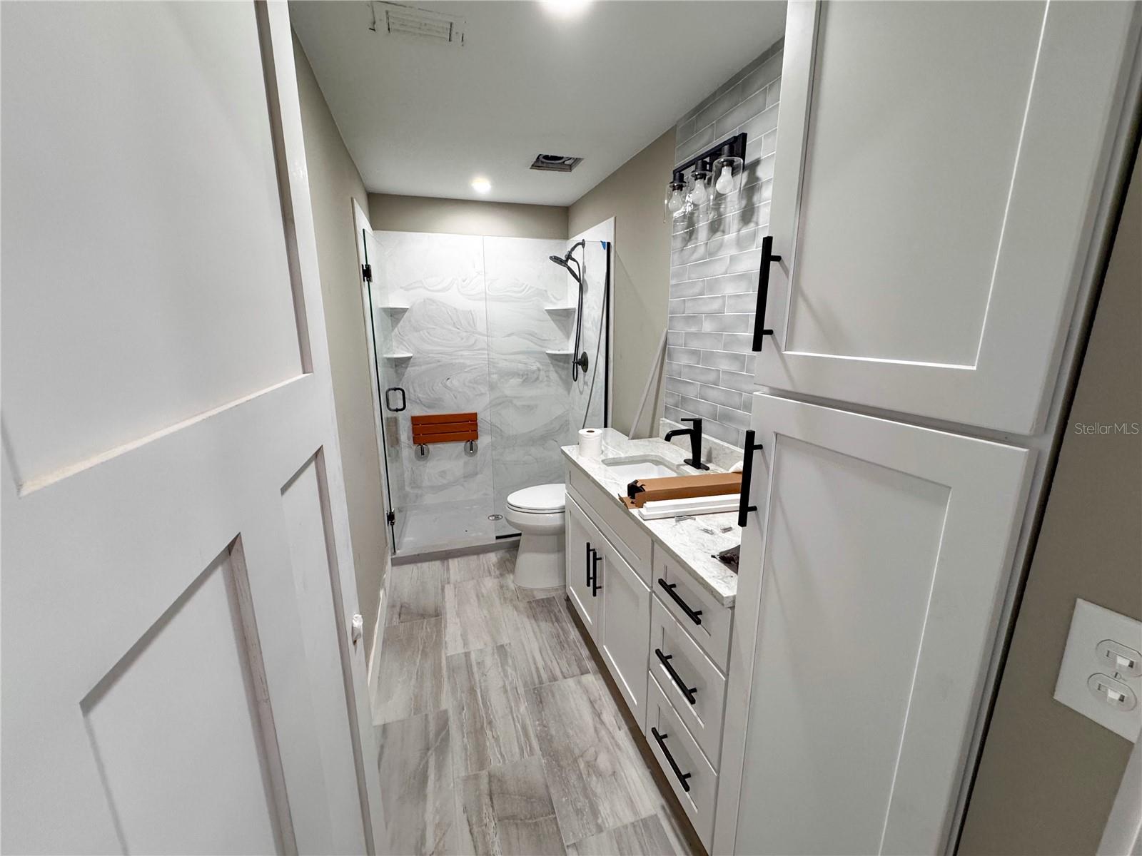 Image 13 of 24 For 606 Ne 35th St