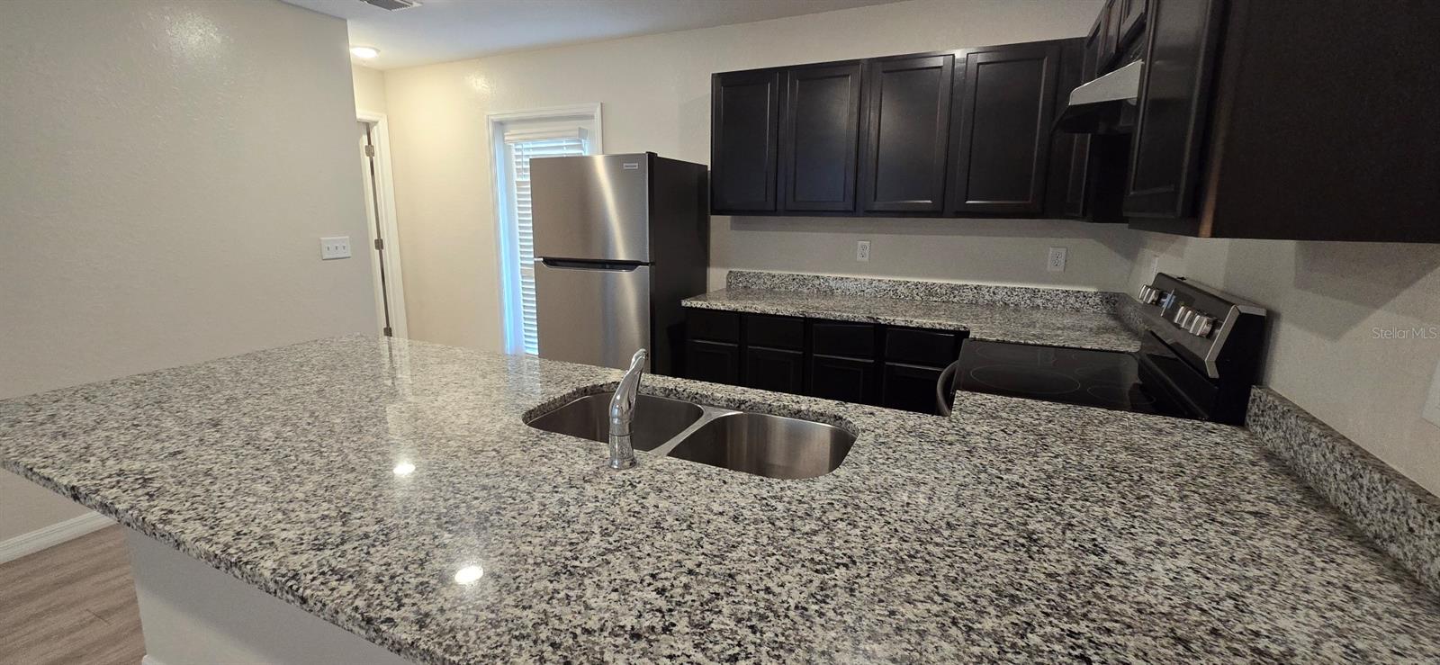 Image 3 of 7 For 33 Poplar Road 1