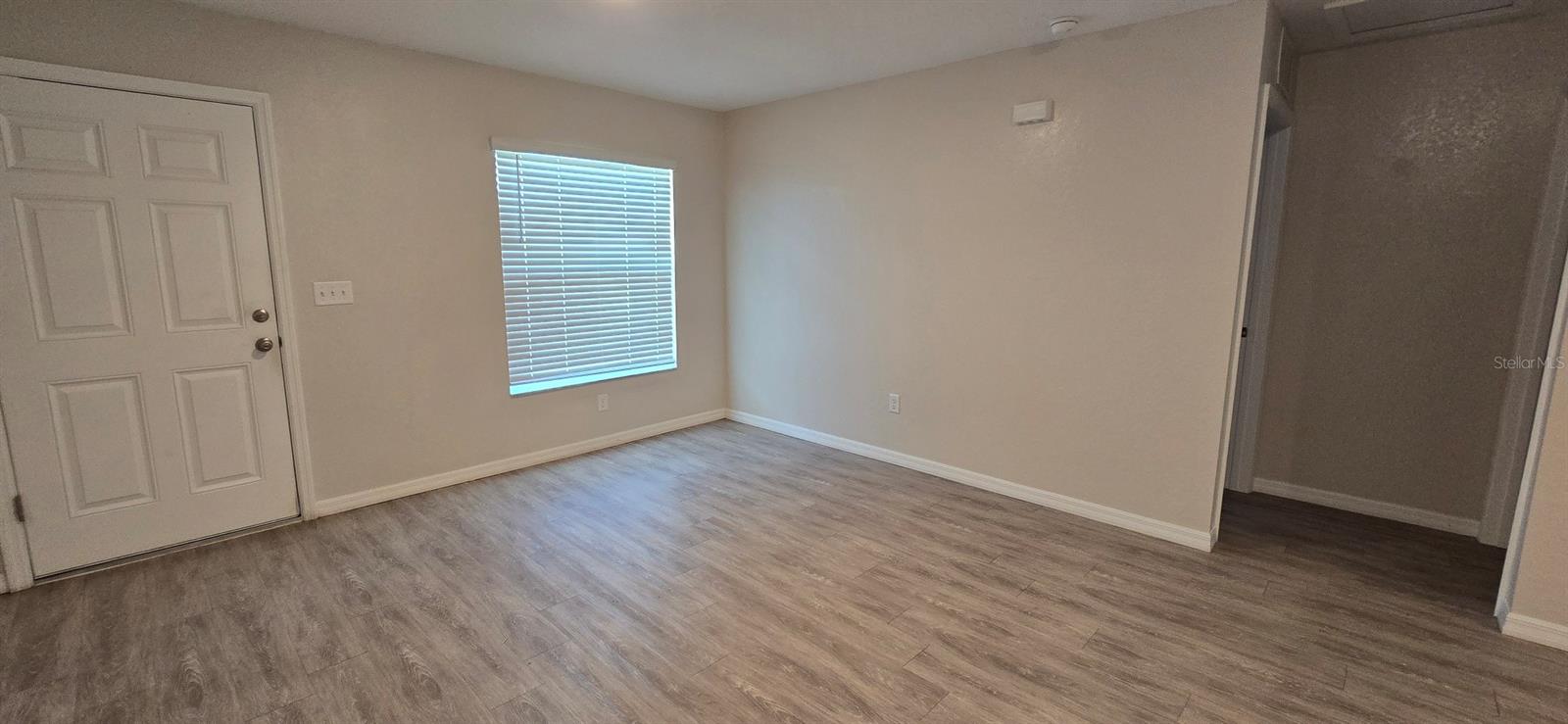 Image 4 of 7 For 33 Poplar Road 1