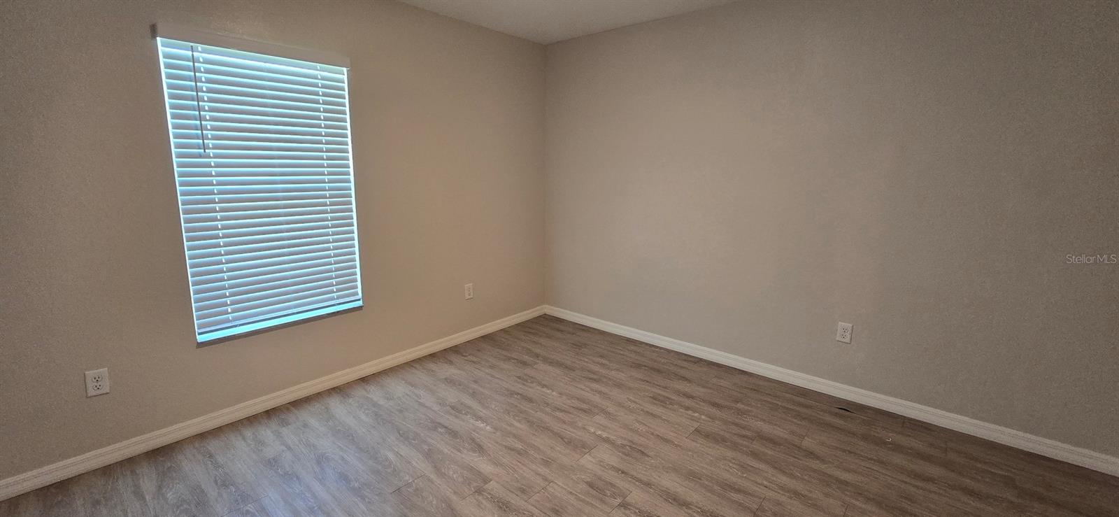 Image 6 of 7 For 33 Poplar Road 1