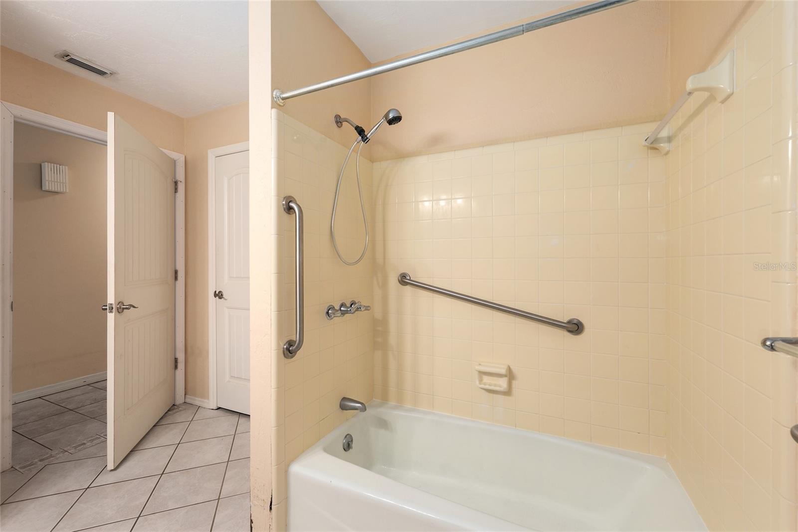 Image 32 of 51 For 3300 32nd Street