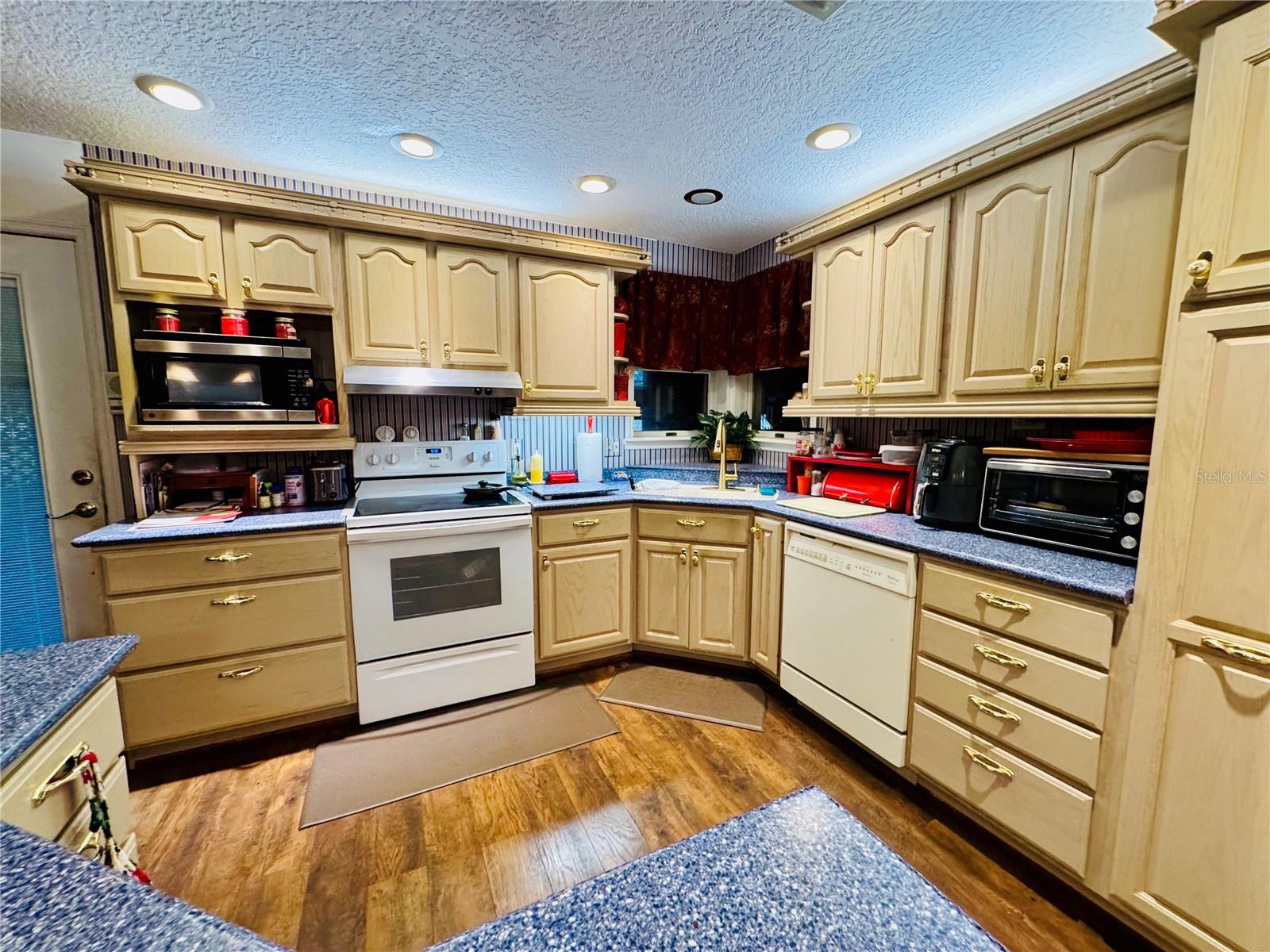 Image 18 of 42 For 17725 Powerline Road