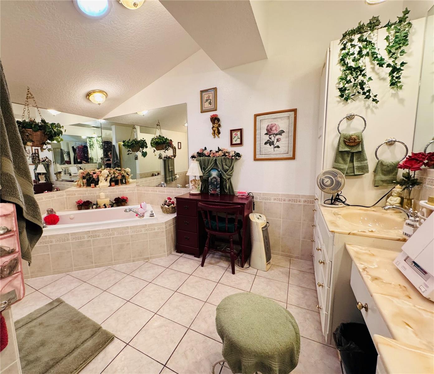 Image 27 of 42 For 17725 Powerline Road