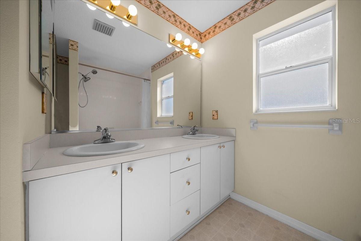 Image 21 of 31 For 1102 21st Terrace