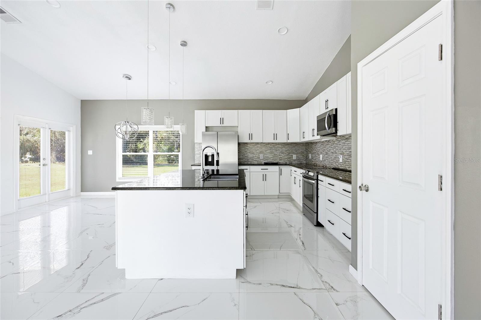 Image 11 of 39 For 14550 61st Court