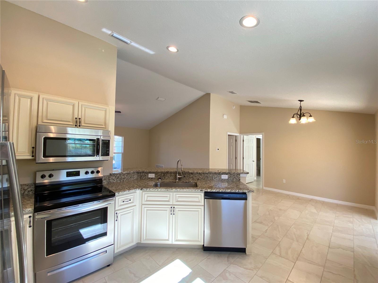 Image 5 of 28 For 572 Marion Oaks Trail