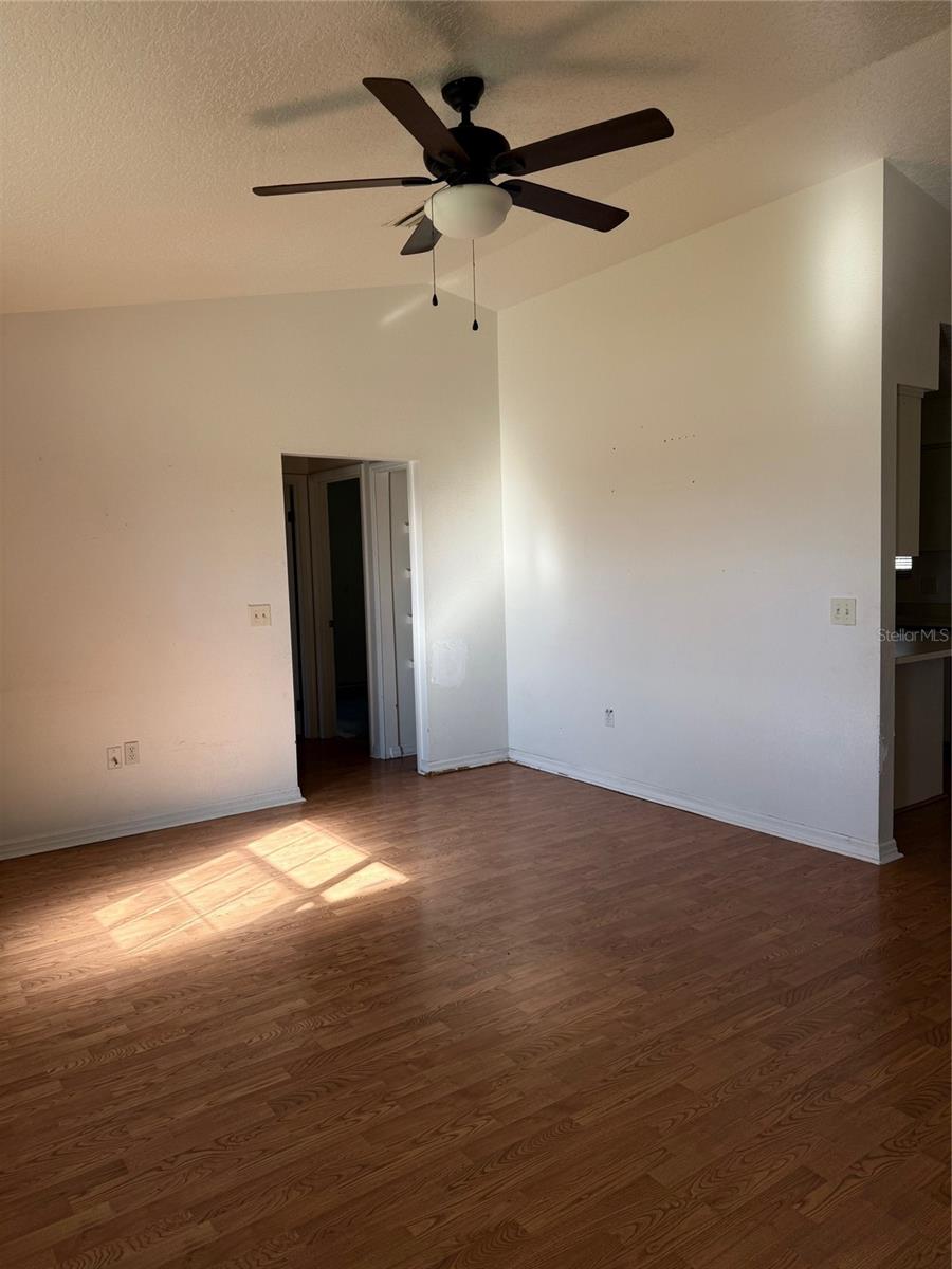 Image 2 of 9 For 3401 42 Place