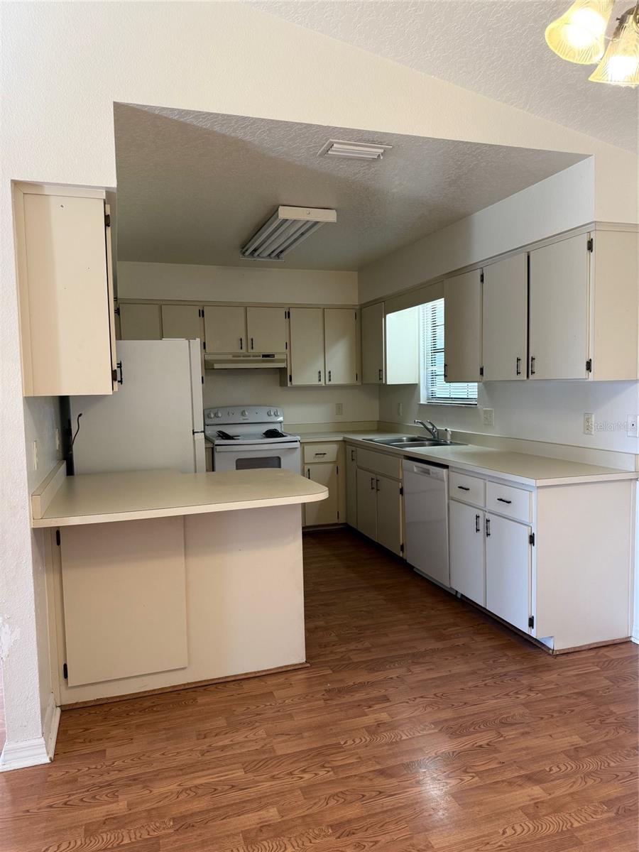 Image 3 of 9 For 3401 42 Place