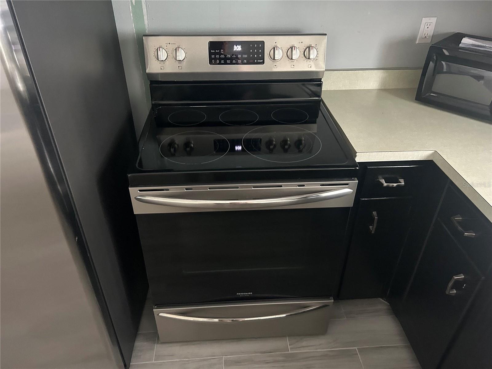 Image 10 of 27 For 21570 Raintree Street