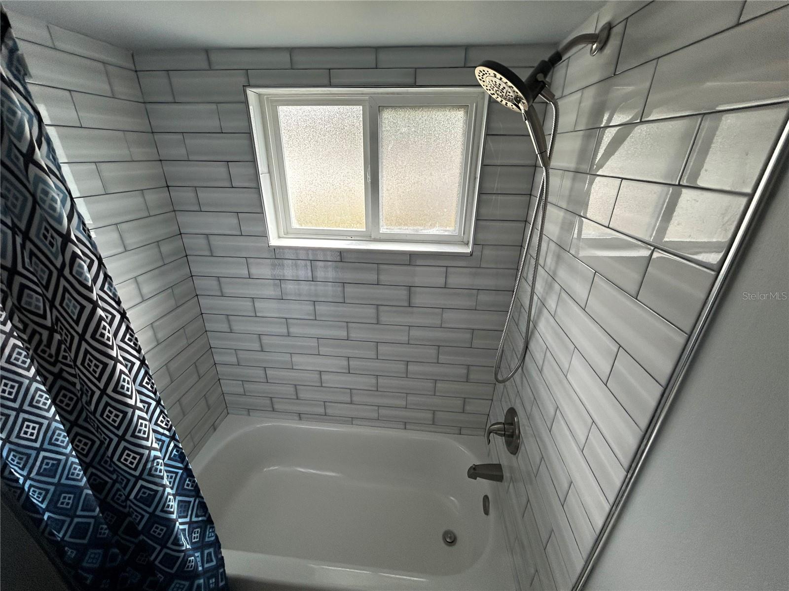 Image 20 of 27 For 21570 Raintree Street