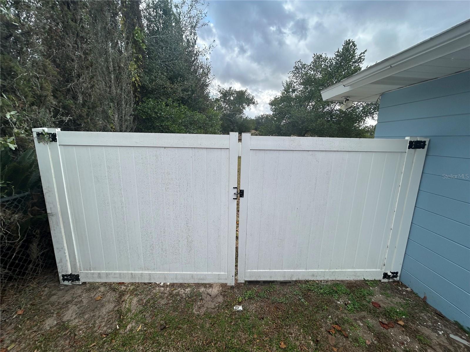 Image 22 of 27 For 21570 Raintree Street