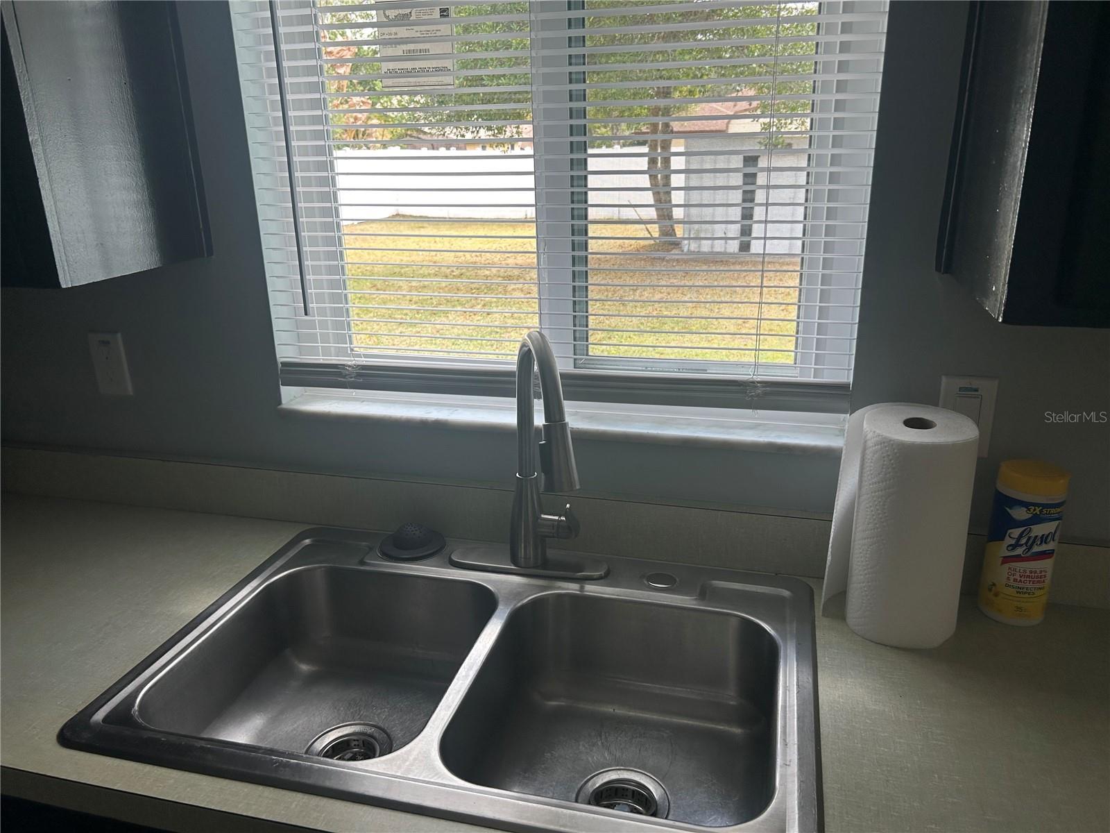 Image 9 of 27 For 21570 Raintree Street