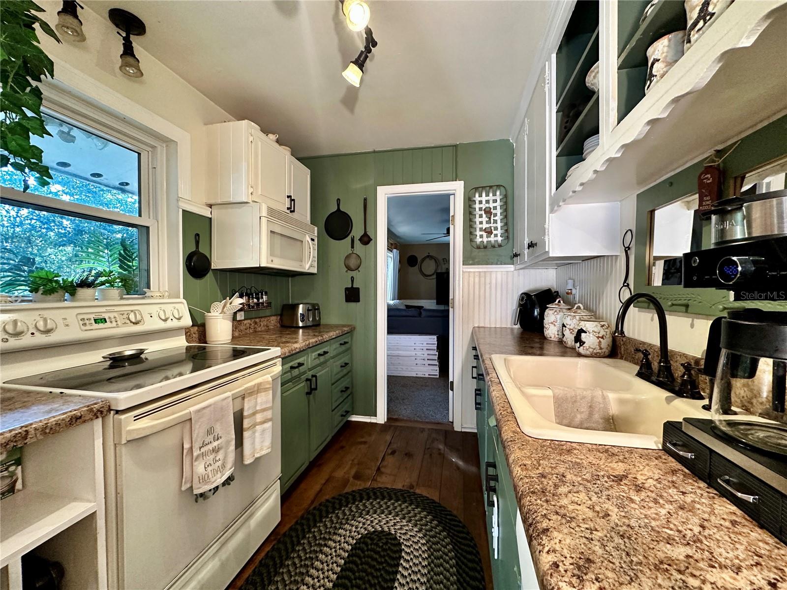 Image 13 of 39 For 13565 38th Avenue