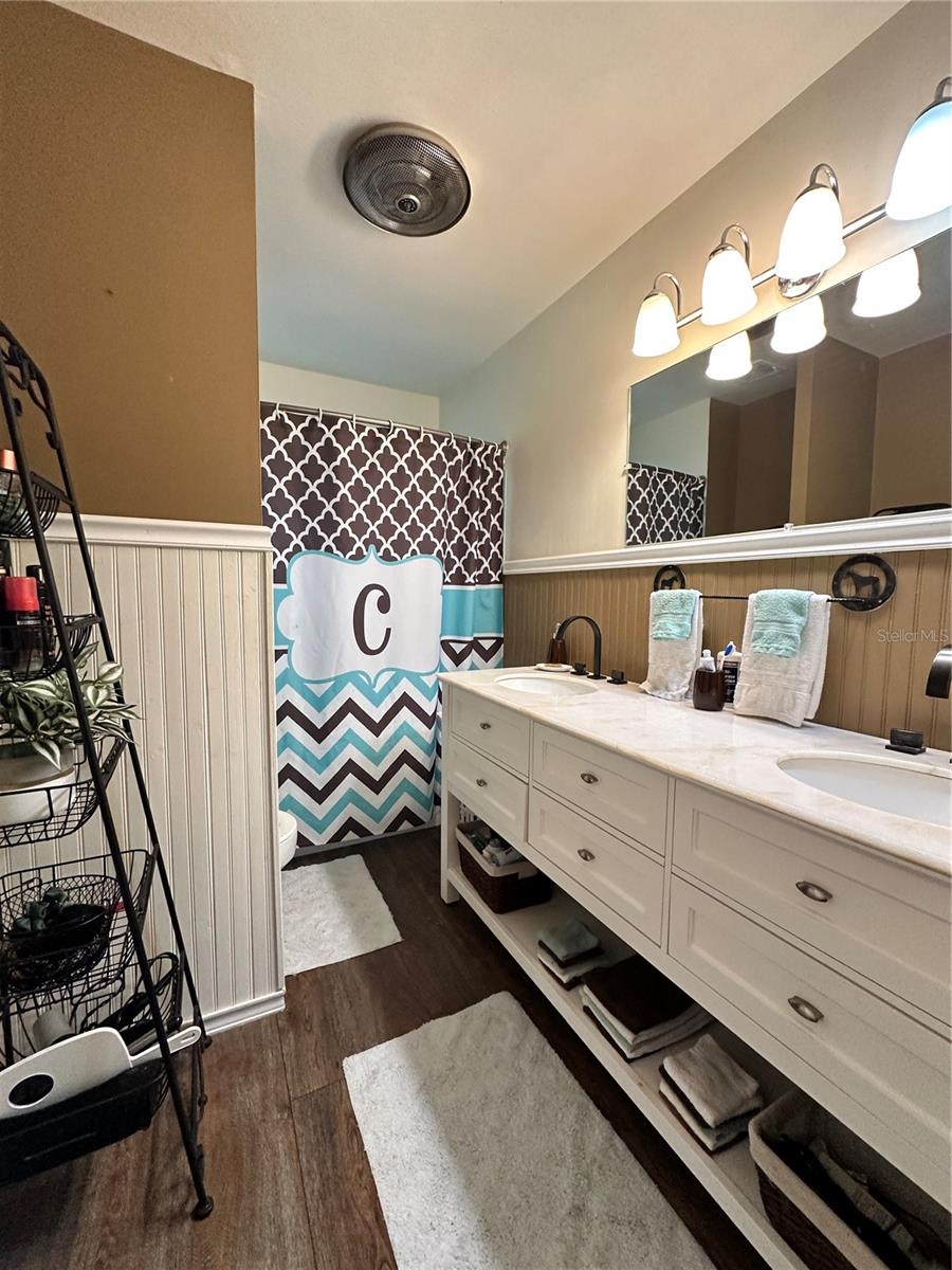 Image 16 of 39 For 13565 38th Avenue