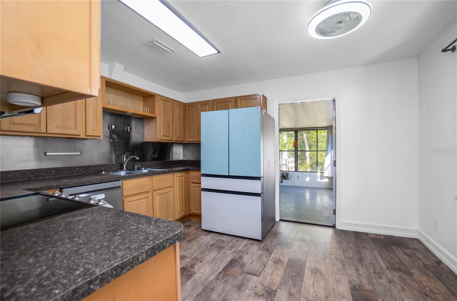 Image 11 of 34 For 102 Peony Street