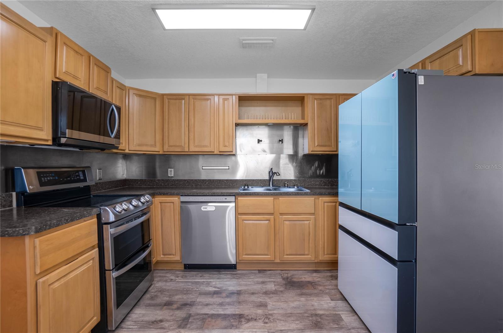 Image 12 of 34 For 102 Peony Street