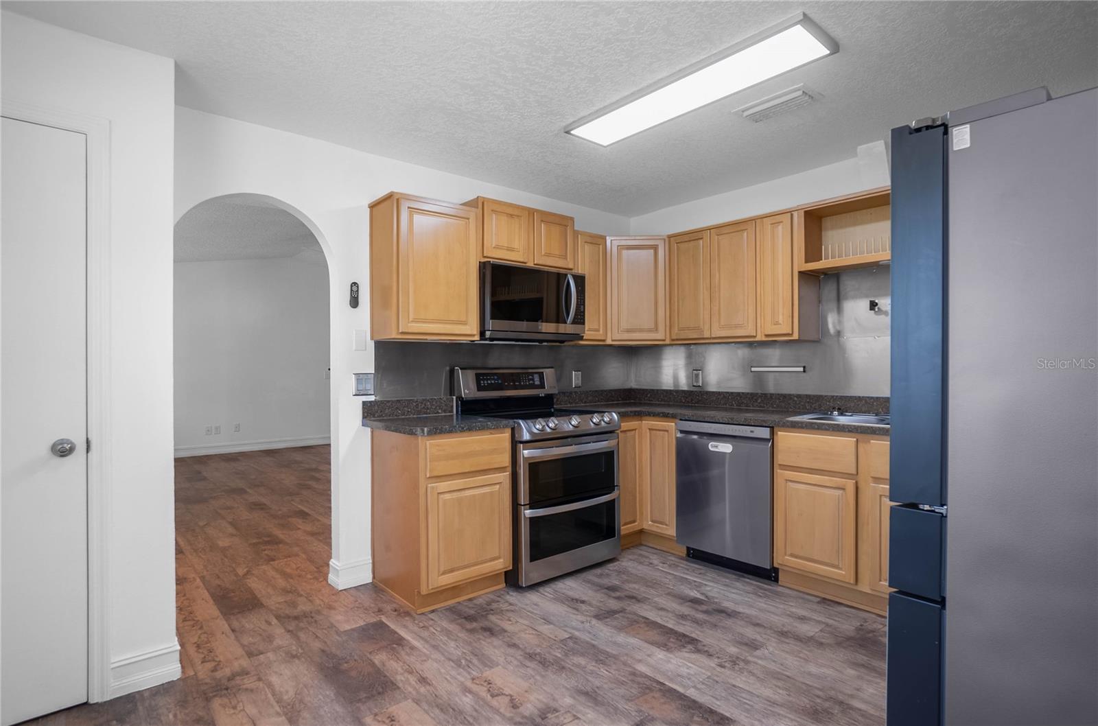 Image 13 of 34 For 102 Peony Street