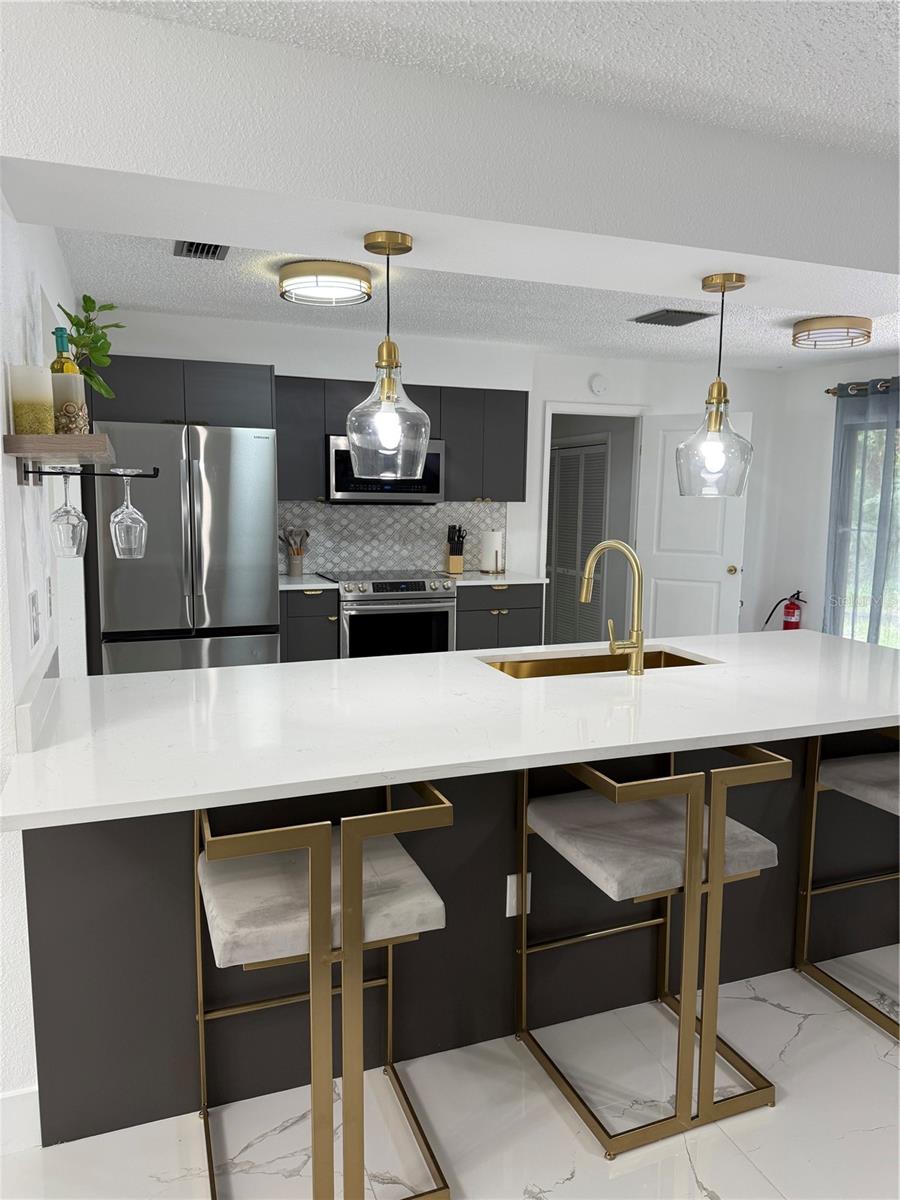 Listing photo id 8 for 3585 Hiawatha Terrace