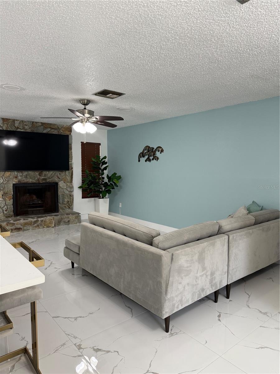 Listing photo id 10 for 3585 Hiawatha Terrace