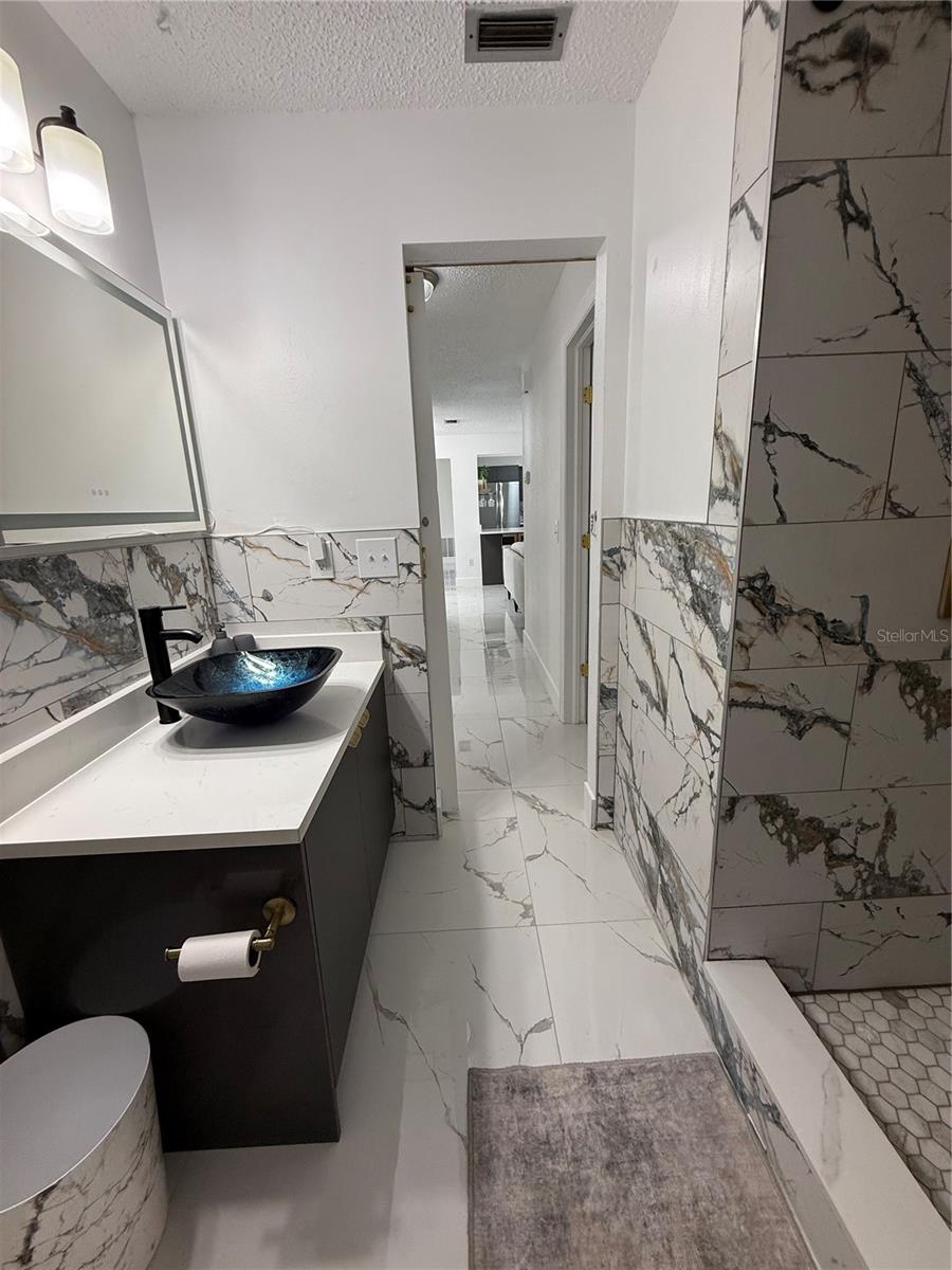 Listing photo id 12 for 3585 Hiawatha Terrace