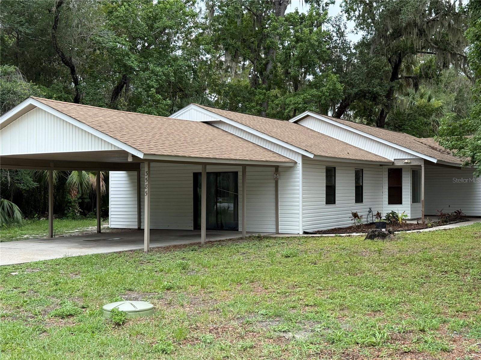 Listing photo id 0 for 3585 Hiawatha Terrace