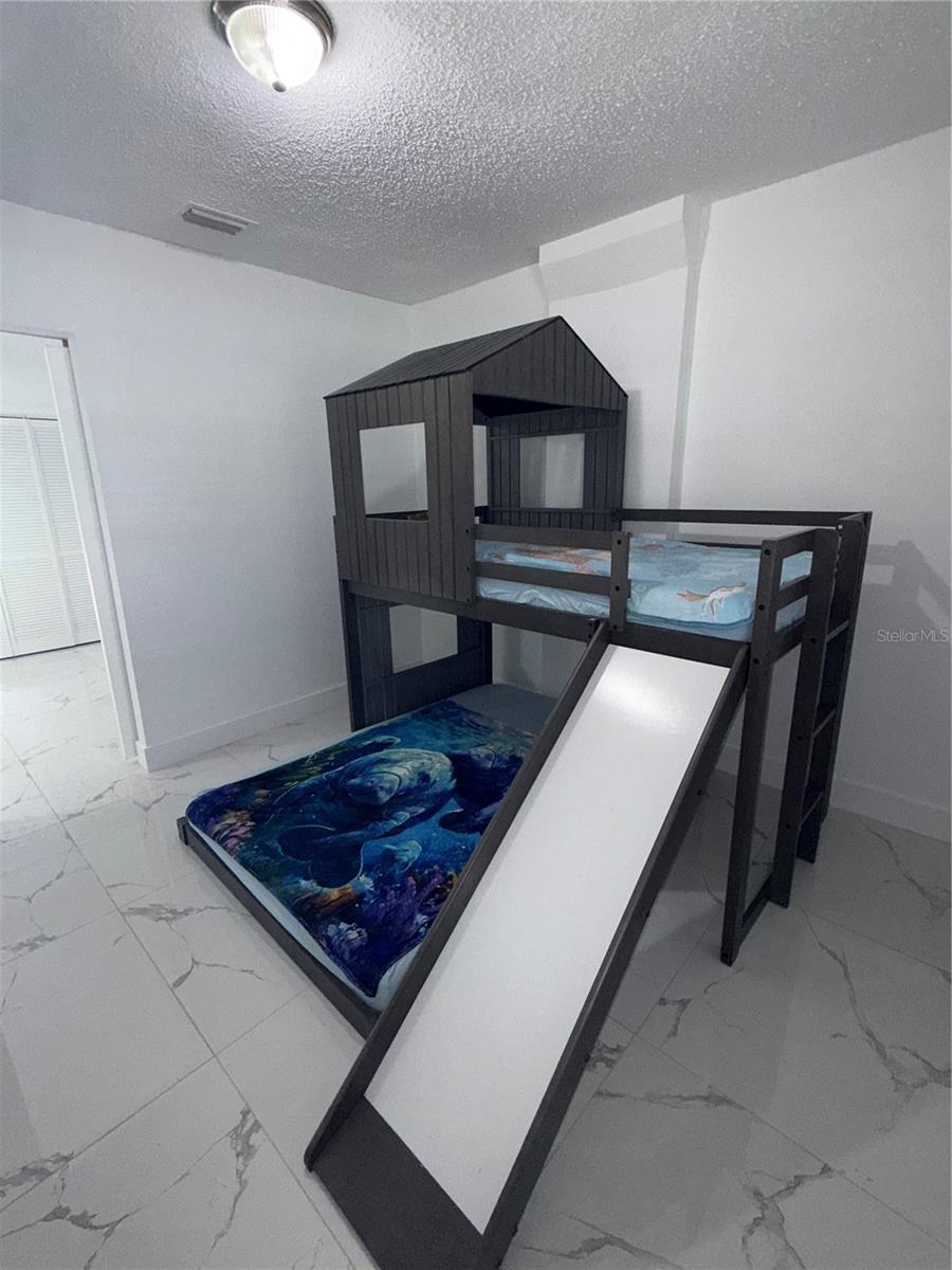 Listing photo id 19 for 3585 Hiawatha Terrace