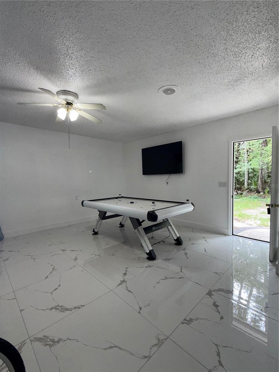 Listing photo id 20 for 3585 Hiawatha Terrace