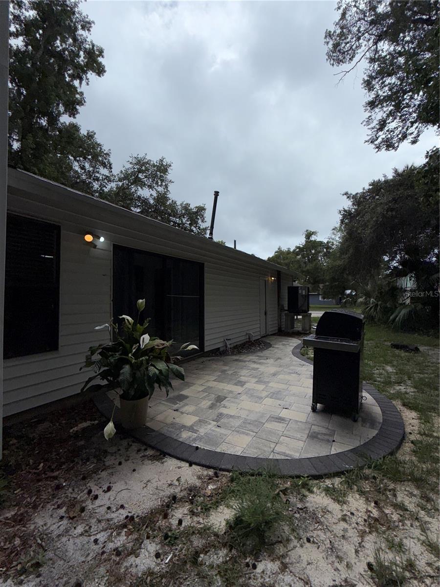 Listing photo id 2 for 3585 Hiawatha Terrace