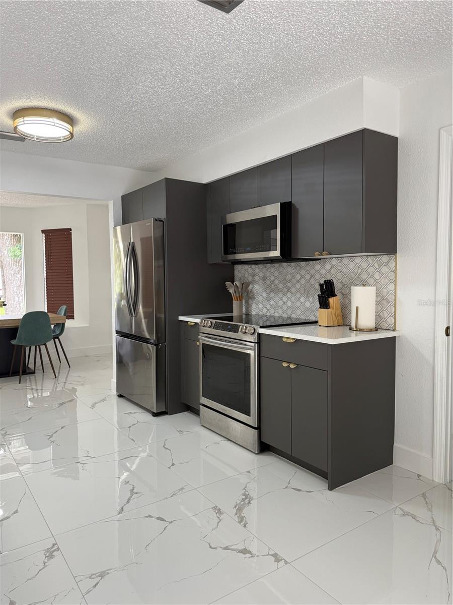 Listing photo id 6 for 3585 Hiawatha Terrace