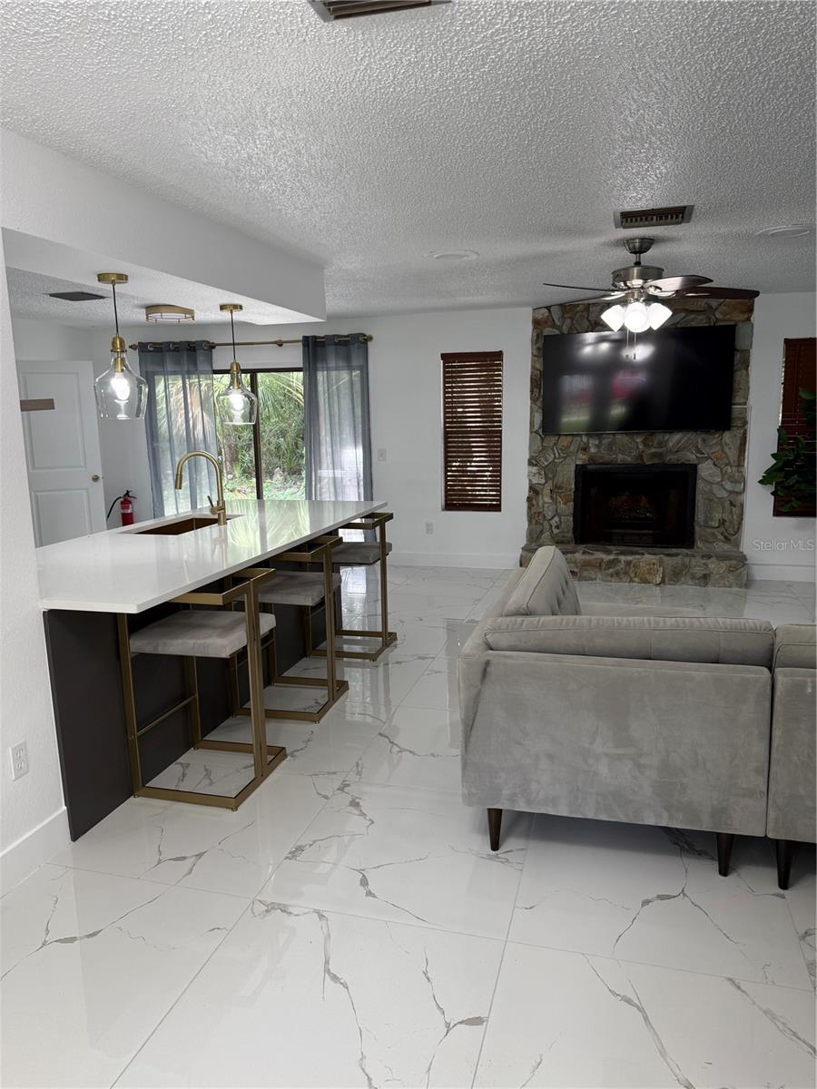 Listing photo id 7 for 3585 Hiawatha Terrace