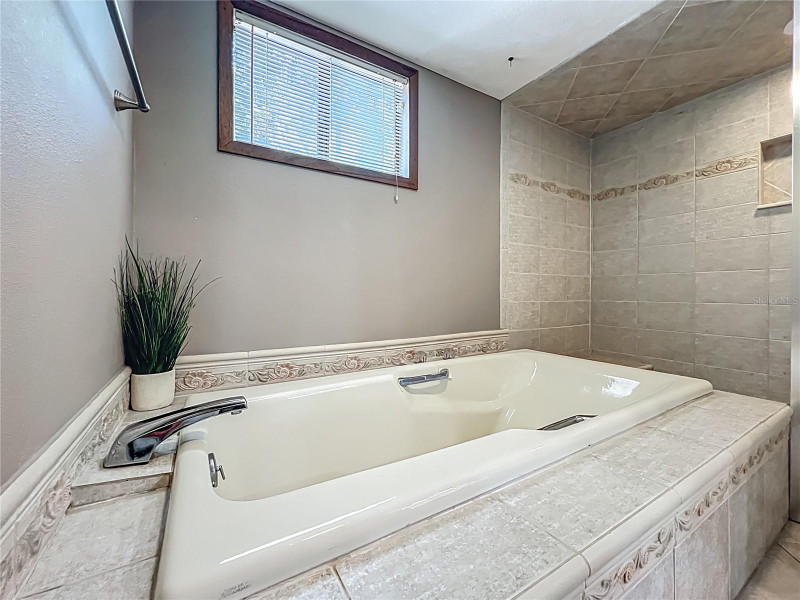 Image 41 of 94 For 4661 7th Avenue Road