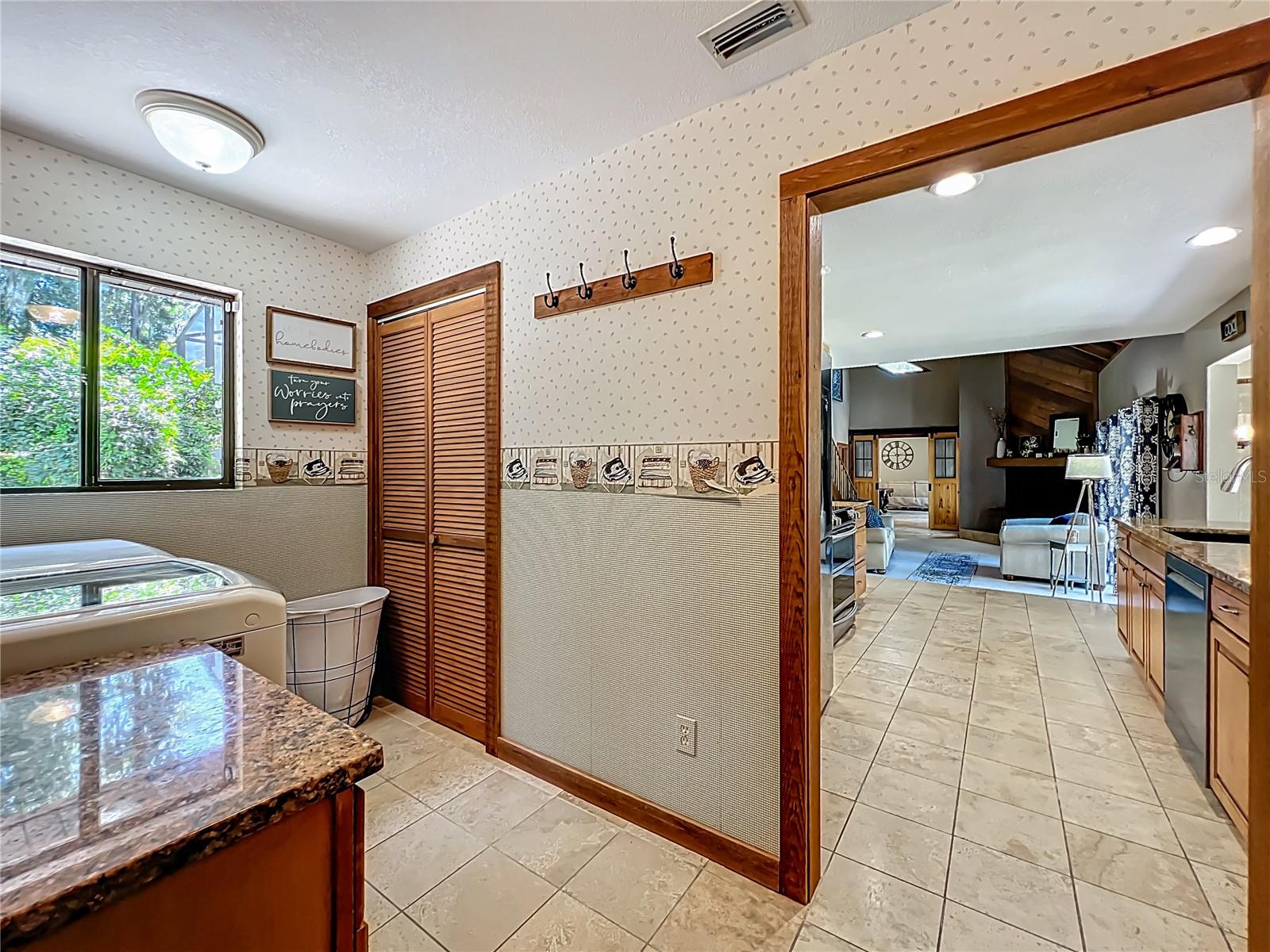 Image 60 of 94 For 4661 7th Avenue Road